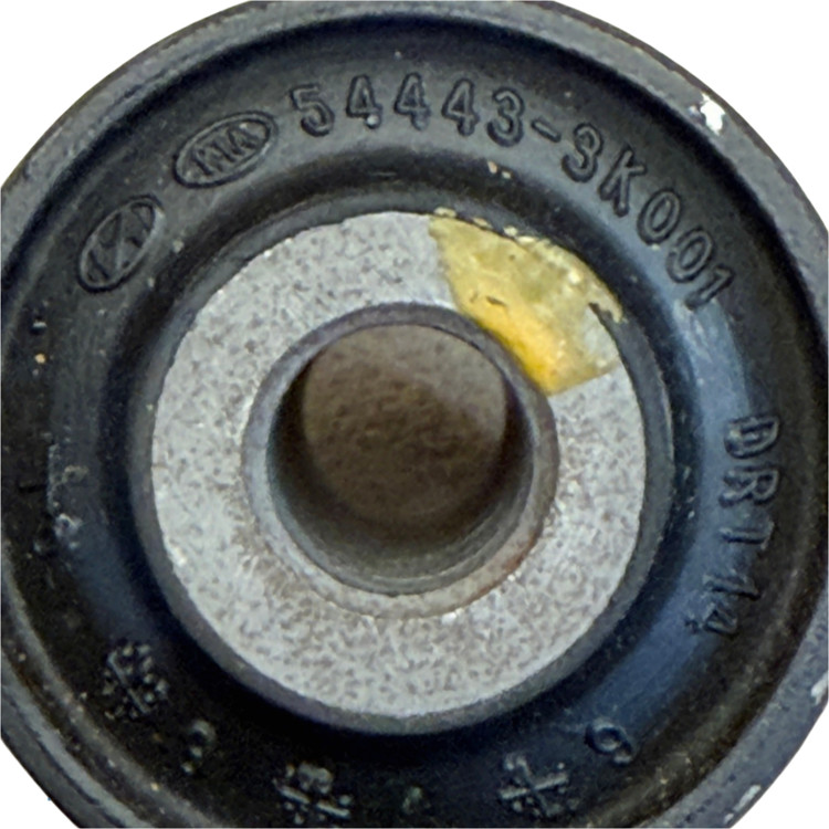 بوش طبق جلو بالا خودرو هیوندای آزرا سوناتا نمای نزدیک